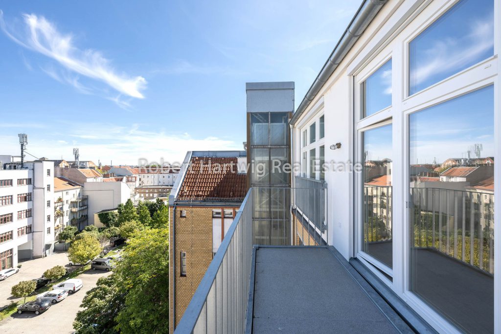 Terrasse mit Blick ueber die Dachlandschaft