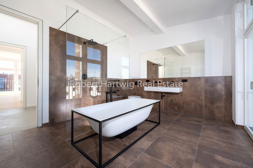Bad mit freistehender Badewanne
