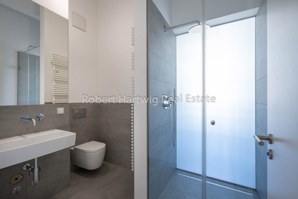 Weiteres Vollbad mit Dusche