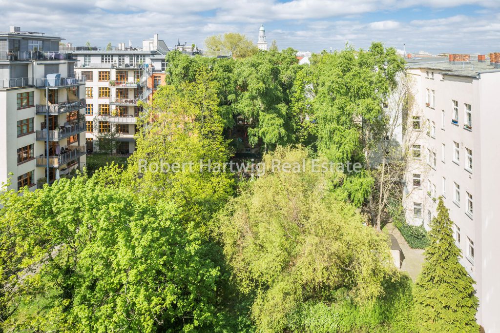 Blick ueber den begruenten Innenhof