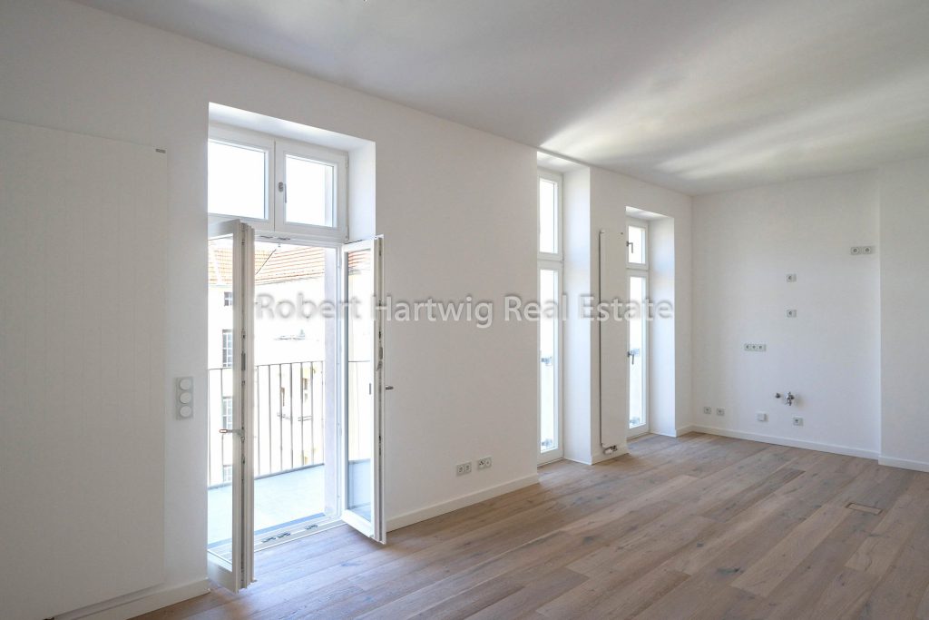 Zimmer mit Balkontuer